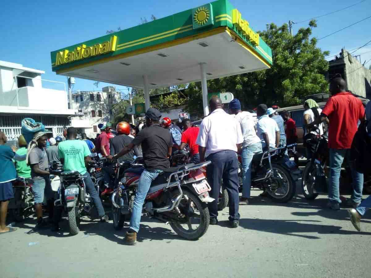 Haïti/Économie : la pénurie de carburant où les pompistes retournent à leur pouvoir