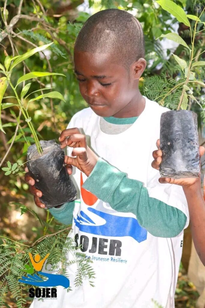 2c188bc9-e63e-455c-af5f-2650c27b1d7f-1-683x1024 SOJER clôture une année riche en formation et sensibilisation des jeunes en Haïti