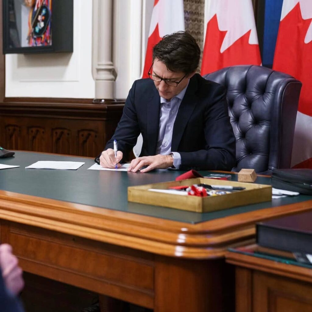 e5e9e387-b7cf-434b-a836-2e1558145cfc-2-1-1024x1024 Justin Trudeau annonce sa démission : un tournant pour le Canada