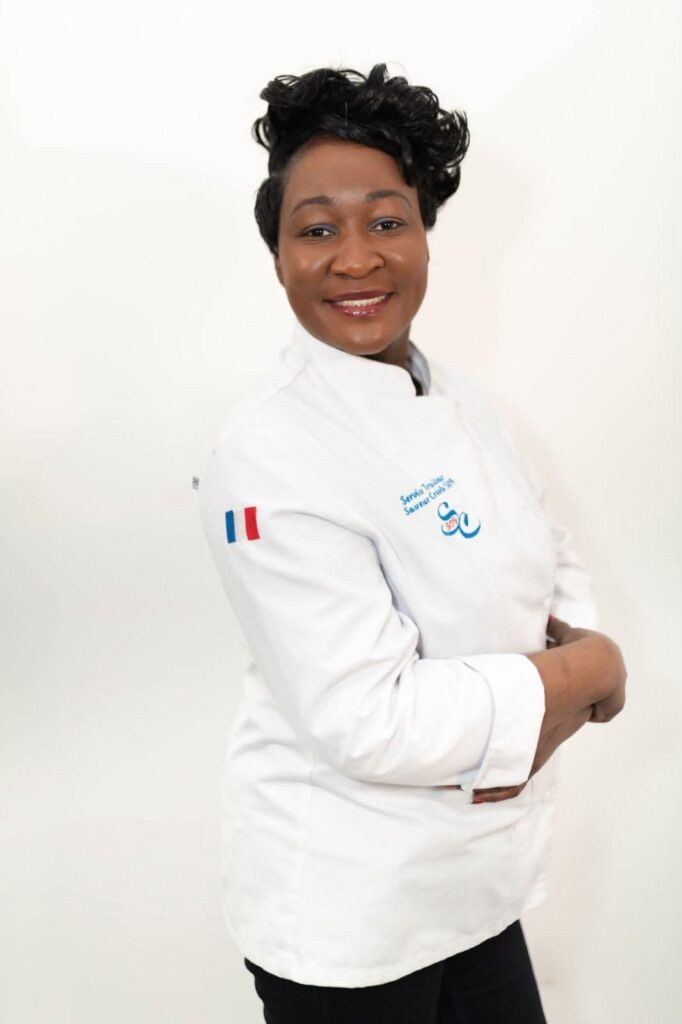 ec4f2b33-7c22-4b3f-ba9d-96735a5f2dfd-1-682x1024 Carline Irantus, une pionnière de l’art culinaire haïtien en France.